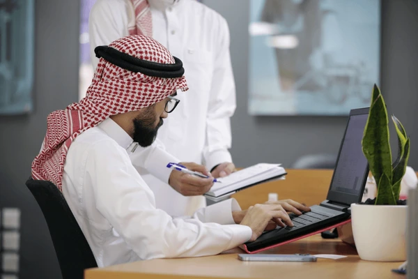 arab-business-people-working-office-600nw-2529659497